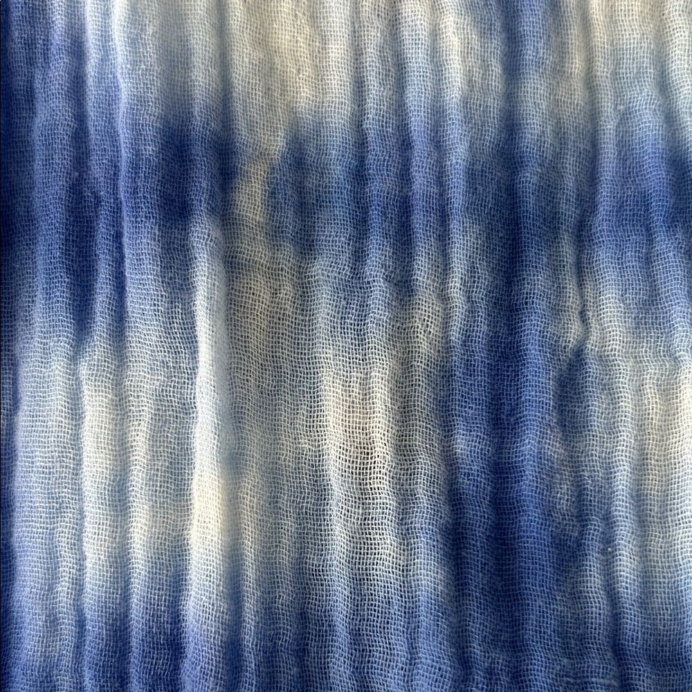 Michael Stars Blue and White Tie-Dye V-Neck Top - Picture 3 of 3